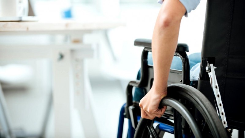 271 de botoșăneni sunt angajați ca asistenți personali ai persoanelor cu handicap