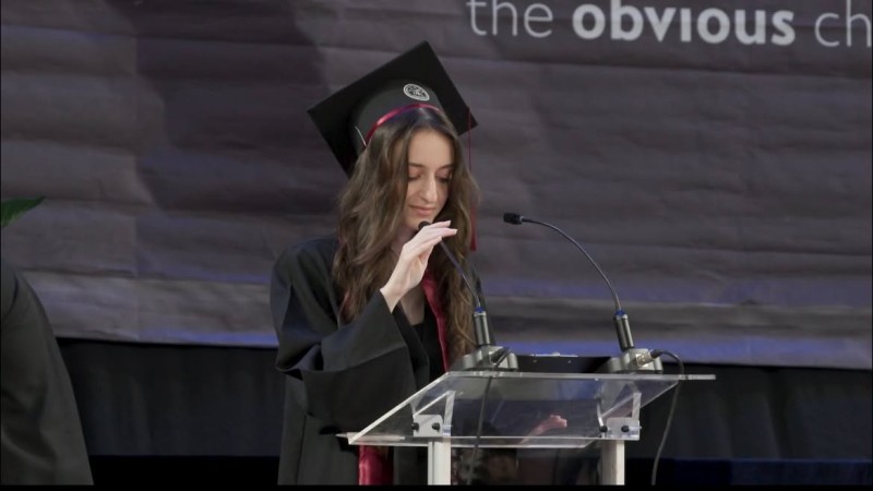 A intrat cu 10 la facultate, a terminat ca Student-Senator! Estera Daria: ”Fiți curioși, puneți întrebări, nu vă mulțumiți niciodată cu jumătăți de măsură!”