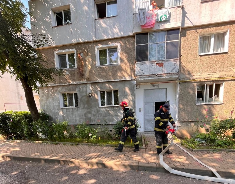 A uitat oala cu mâncare pe foc și a plecat de acasă, incendiul a fost anunțat la 112 de vecini!