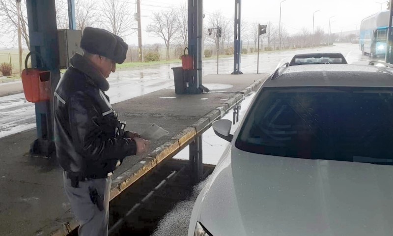 A vrut să treacă granița spre România cu un permis suspendat