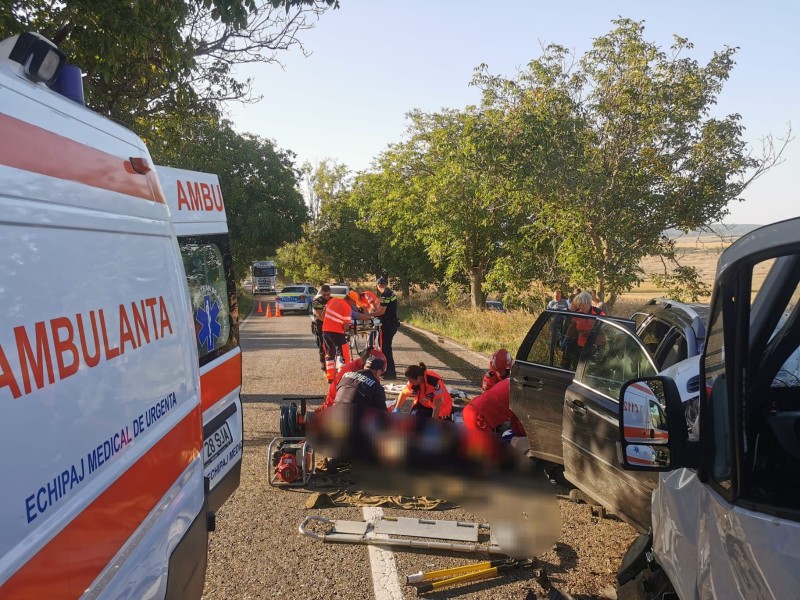 Accident cu 15 persoane implicate, patru victime încarcerate - PLANUL ROȘU DE INTERVENȚIE activat la Botoșani! (Foto)