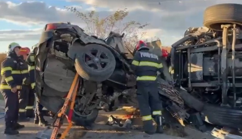 Accident cu doi morţi în judeţul Iaşi: Un BMW s-a ciocnit cu un TIR, după ce şoferul autoturismului a depăşit pe linie continuă!