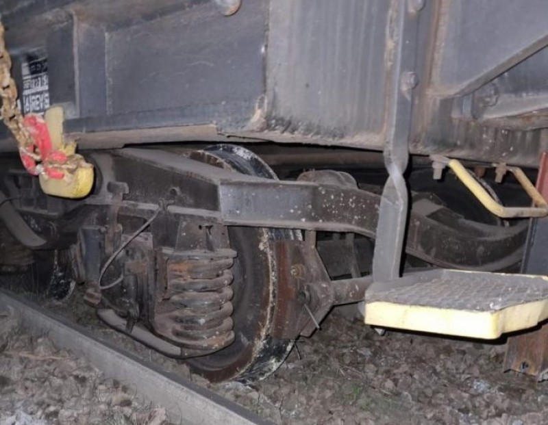 Accident feroviar în Botoșani: Tren de marfă deraiat, călători transbordați cu autobuzele!