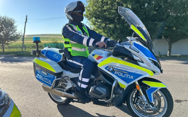 Accident la Botoșani: O tânără de 26 de ani a intrat cu mașina în motocicleta Poliției!