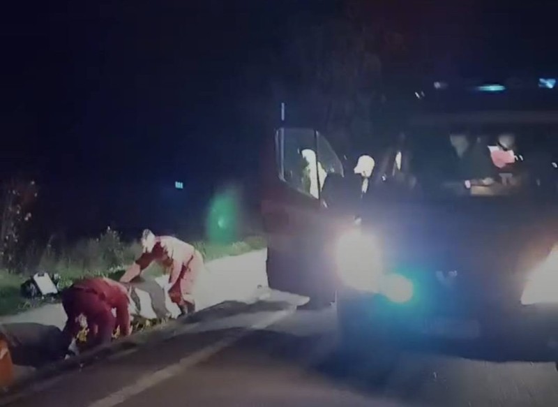 Accident mortal pe drumul Botoșani - Suceava, o femeie care mergea pe mijlocul străzii, luată în plin de o mașină!