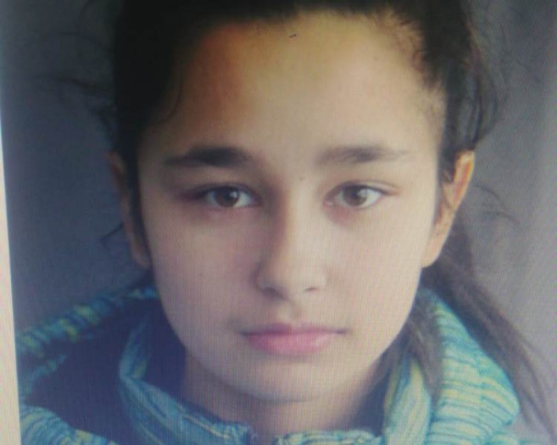 Adolescentă din Botoșani, dată în urmărire pentru a cincea oară