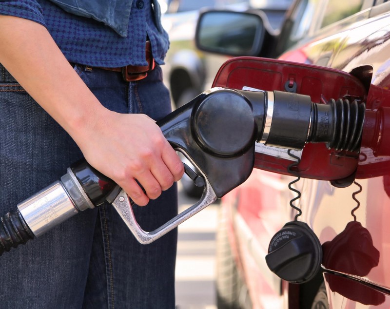 Anul Nou aduce prețuri mai mari ale carburanților