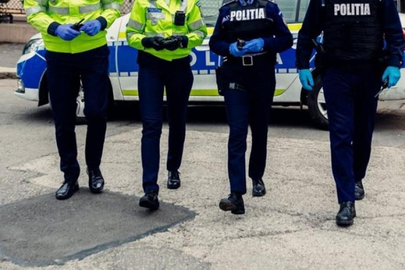 Aproximativ 40 de unități economice din zona orașului Săveni, verificate de polițiști