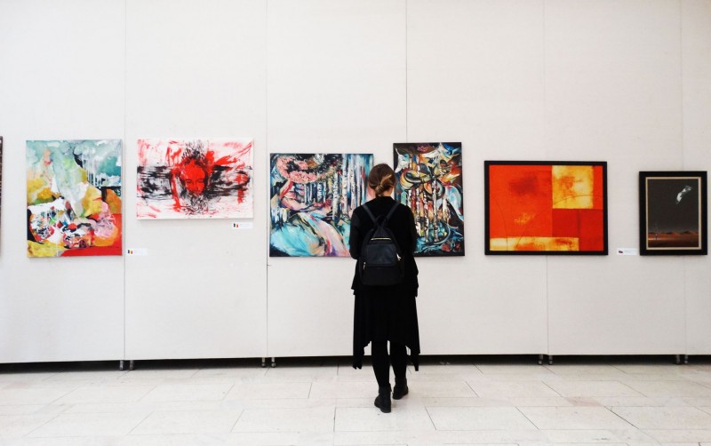 Artiști din șapte țări și-au expus lucrările în cadrul Salonului Internațional de Artă Naivă „Gheorghe Sturza” de la Botoșani