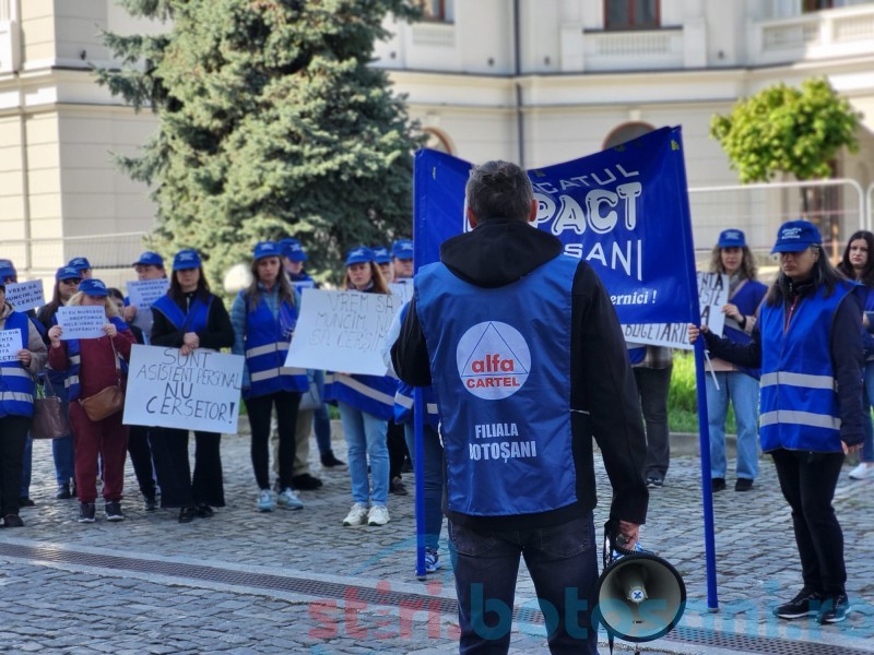 Asistenții personali ai persoanelor cu handicap, protest în Botoșani: „Deja suntem la sapă de lemn” (Foto, Video)