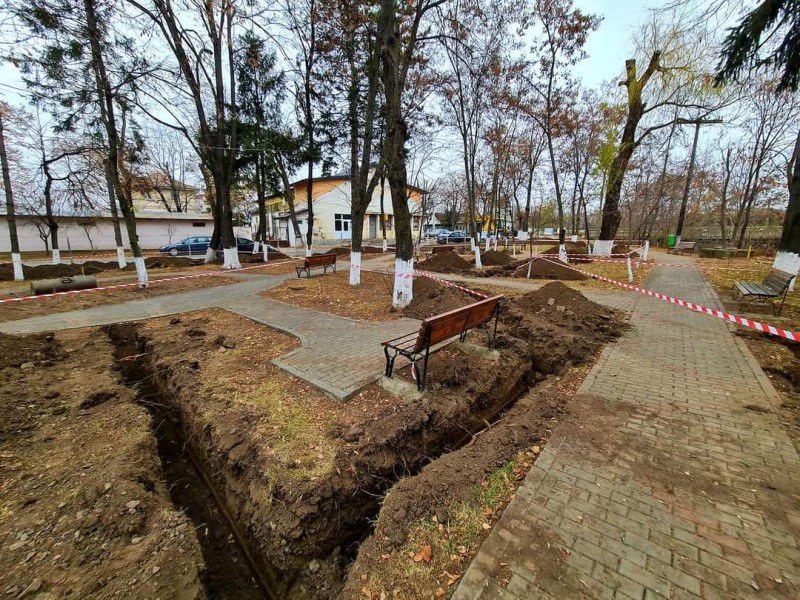 Au început lucrările de modernizare a iluminatului public în orașul Bucecea