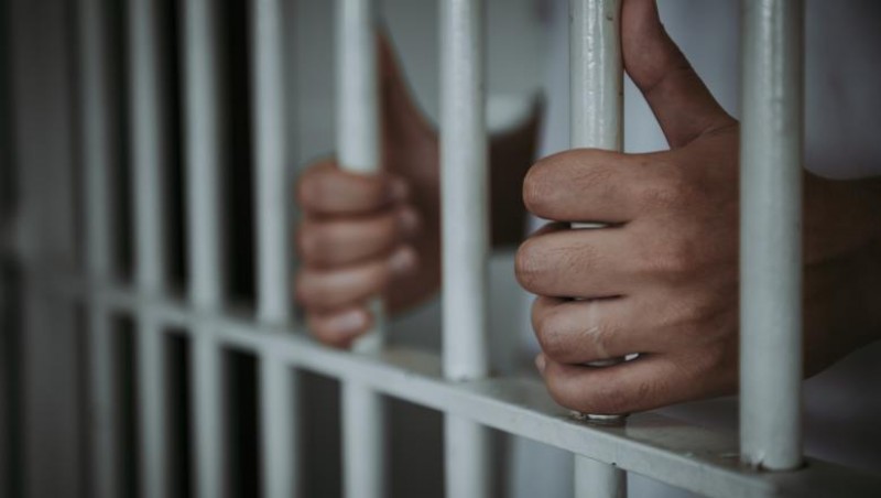 Bărbat condamnat la închisoare, identificat de polițiștii botoșăneni și dus la închisoare