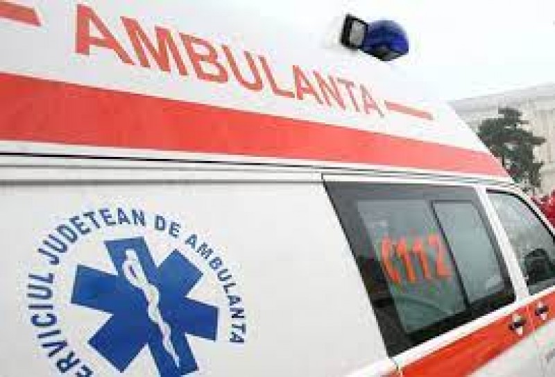 Bătrân accidentat de un biciclist băut. A fost transferat la un spital din Iași