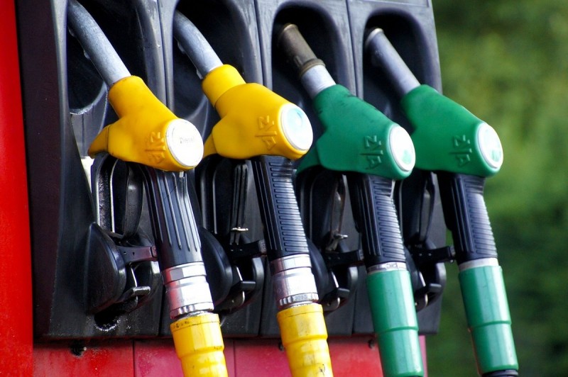 Benzina și motorina s-au scumpit din nou: Motorina e la maximul anului, benzina n-a mai avut un preț atât de ridicat de vara trecută