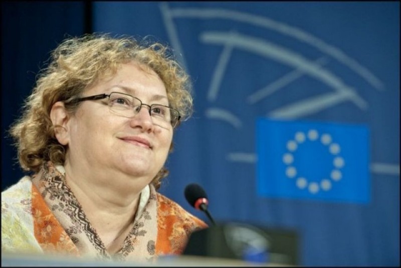 Botoșăneanca Renate Weber cere ministrului Muncii date privind liberele părinţilor pentru supravegherea copiilor, la suspendarea cursurilor