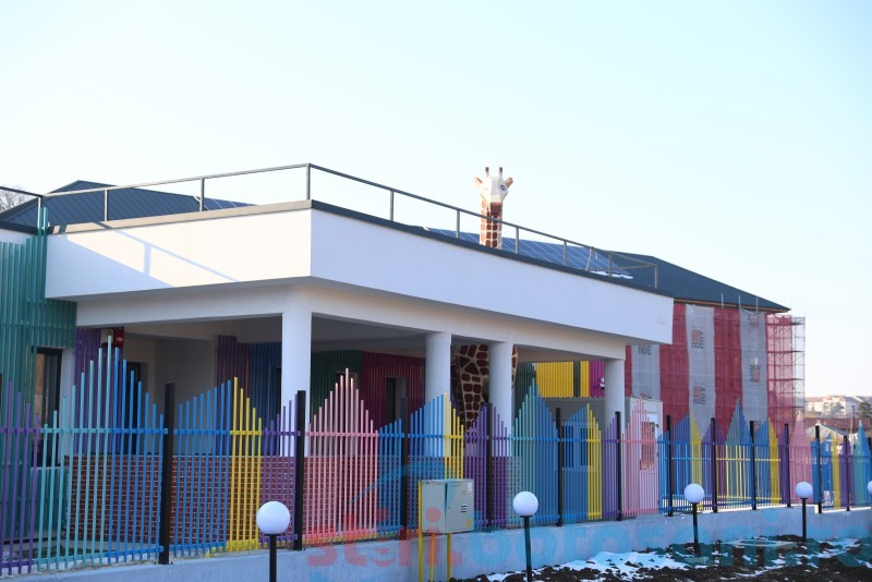 Botoșani: Creșa cu girafa care „iese din acoperiș”, inaugurată în prezența ministrului Dezvoltării, Cseke Attila! (Foto, Video)