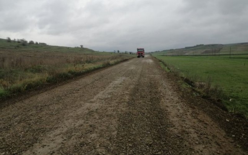 Botoșani, judeţul din România cu 400 de kilometri de şosele din pământ. Are printre cele mai proaste drumuri din ţară