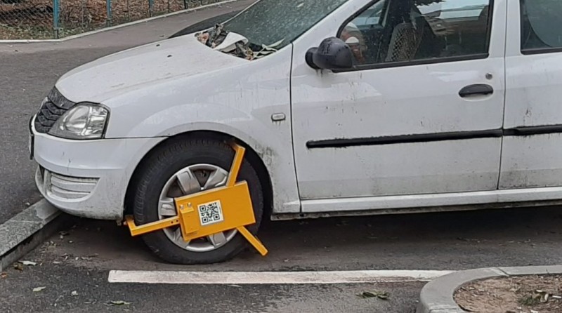 Botoșani: Roți blocate și mașini ridicate de polițiștii locali, șoferi amendați pe capete!