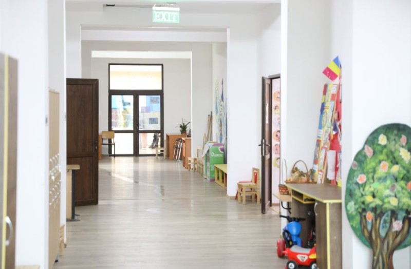 Când educația devine o ușă către viitor: Povestea unei școli rurale în care elevii învață ”ca la oraș”!