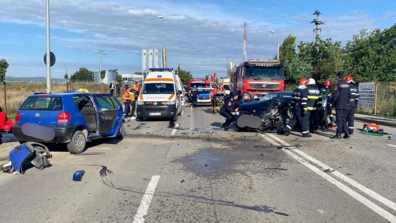 Cinci bărbați răniți într-un accident cumplit, la ieșire din municipiul Botoșani (fotogalerie)