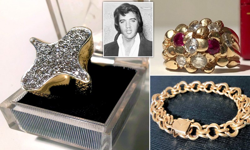Colecția de bijuterii dăruită de Elvis Presley managerului său va fi scoasă la licitaţie