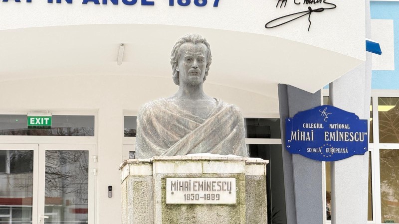 Cultura la Botoșani: Povestea (ne)știută a unui bust pe lângă care trecem în fiecare zi!