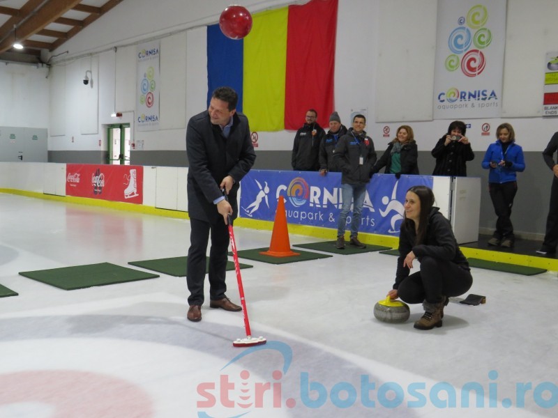Cupă de curling la Botoșani! Se întrec echipe formate din profesori din șase județe (foto, video)