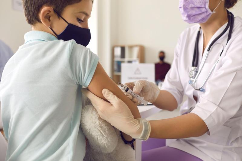De astăzi se pot vaccina anti-Covid-19 și copiii între 5 și 11 ani