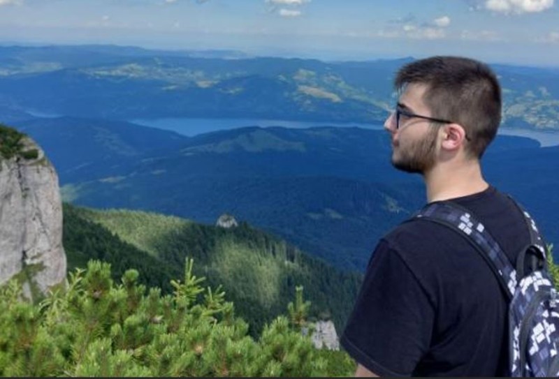 Doi adolescenți din Botoșani au creat brățara ”cu ochi” pentru nevăzători!