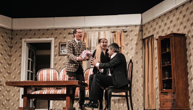 Două spectacole puse în scenă, la sfârșit de săptămână, de Teatrul „Mihai Eminescu” Botoșani! (Foto)