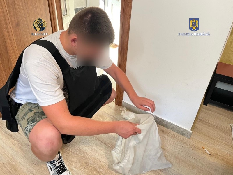 Droguri de mare risc introduse în țară cu ajutorul unui curier cu punct de lucru în Botoșani, suspect reținut de procurori! (foto)