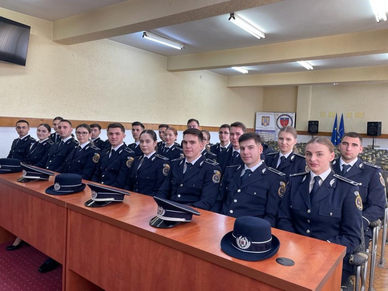 Echipa IPJ Botoșani s-a mărit cu încă 21 de tineri absolvenți ai Școlilor de Poliție (foto)