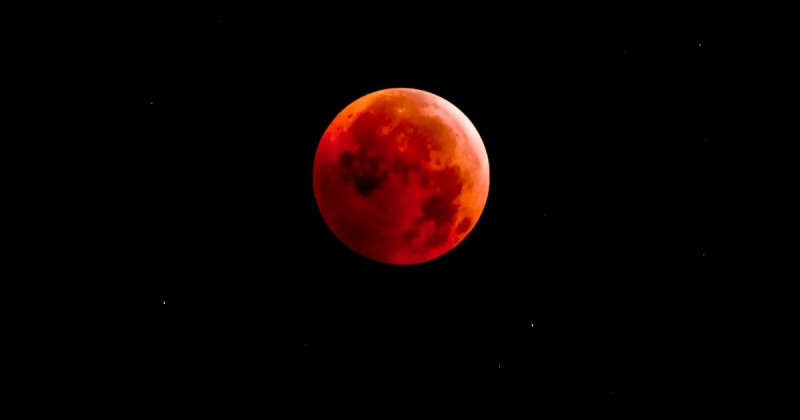 Eclipsă de Lună. Astrul nopții va deveni roșiatic în timpul unei eclipse totale în noaptea de duminică spre luni