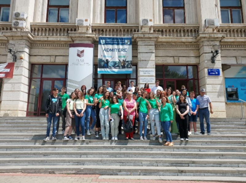 Elevi de la Colegiul Economic „Octav Onicescu", în schimb de experiență la Universitatea Alexandru Ioan Cuza din Iași (fotogalerie)