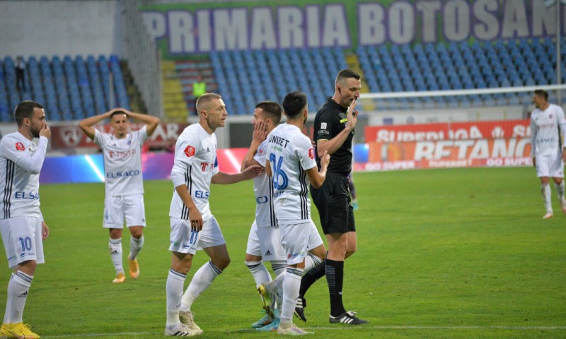 FC Botoșani - Universitatea Cluj, de la ora 18:00. Mihai Teja este sub presiune