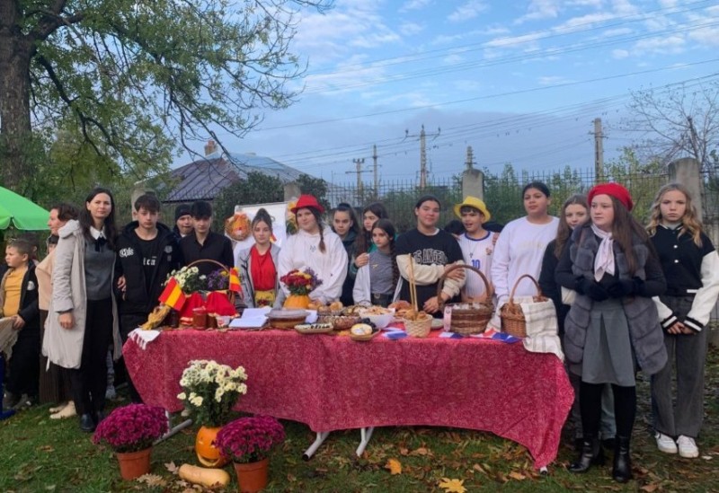 Festivalul Toamnei, eveniment deosebit la Şcoala Gimnazială Nr.1 Albești!