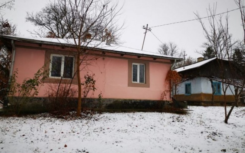 Gest rar. Un profesor din Botoșani a donat casa părintească Primăriei, pentru a servi ca spațiu de cultură
