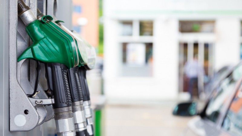 Guvernul urmează să analizeze motivele creşterii continue a preţurilor la benzină şi motorină