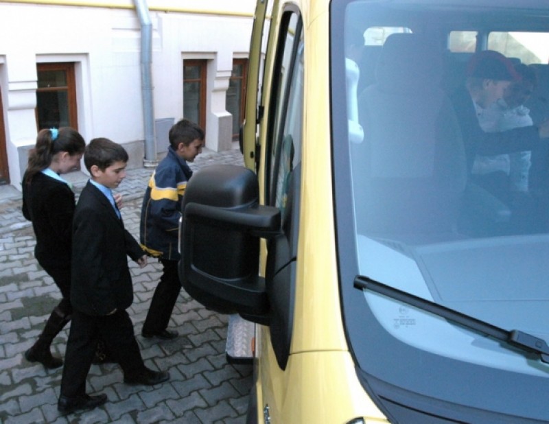 Guvernul vrea sa taie subventia de transport pentru elevi	