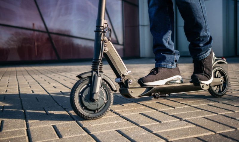 Încă un oraș din România interzice trotinetele electrice în mai multe zone!