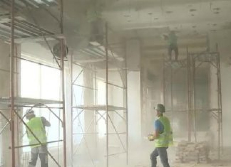 Incredibil! Muncitori români plecați la muncă în Italia, detașați în România să restaureze un palat istoric din Iași
