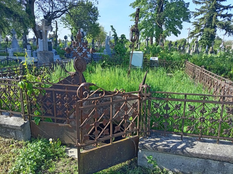 Istoria din cimitir: Jertfa celor morți și nepăsarea celor vii! - FOTO