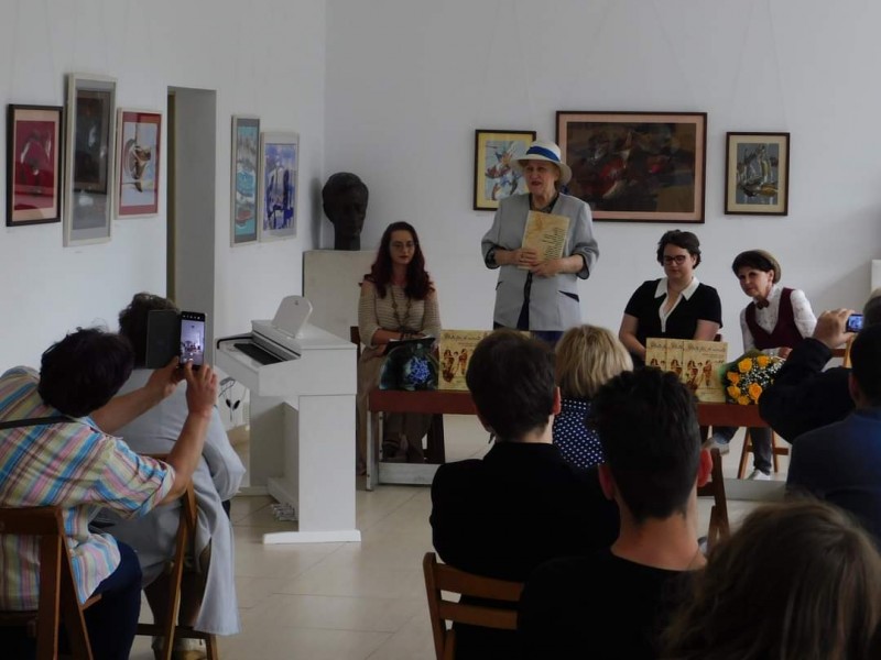 Lansarea antologiei „Artă făr’ de moarte” alături de oameni de cultură ai județului Botoșani (fotogalerie)