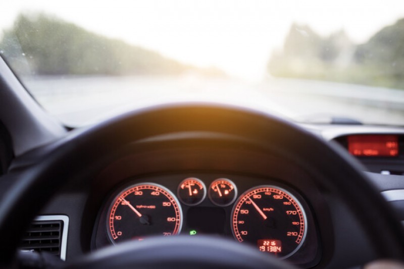 Lege promulgată: Limita maximă de viteză în afara localităţilor pe drumurile expres – 120 km/h