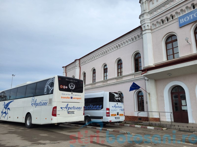 Linia ferată Botoșani – Verești ÎNCHISĂ. „Nașul” verifică biletele în autobuz! (Foto)