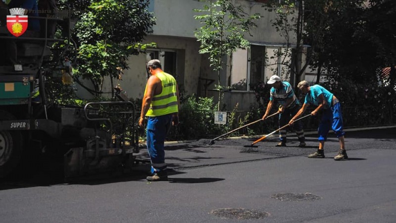 Lucrări de reabilitare aproape de finalizare într-un cartier din municipiul Botoșani (fotogalerie)