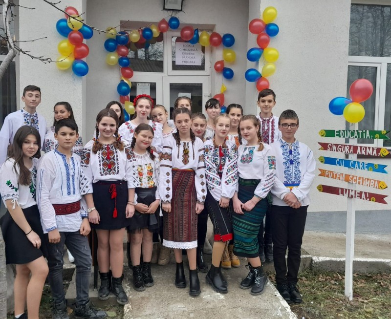 Marea Unire, sărbătorită cu emoții și culoare la Școala „Dimitrie Brândză” din Viișoara (fotogalerie)