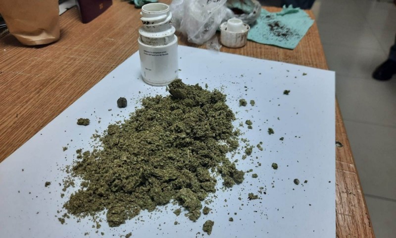 19 grame de marijuana descoperite într-un flacon de medicamente