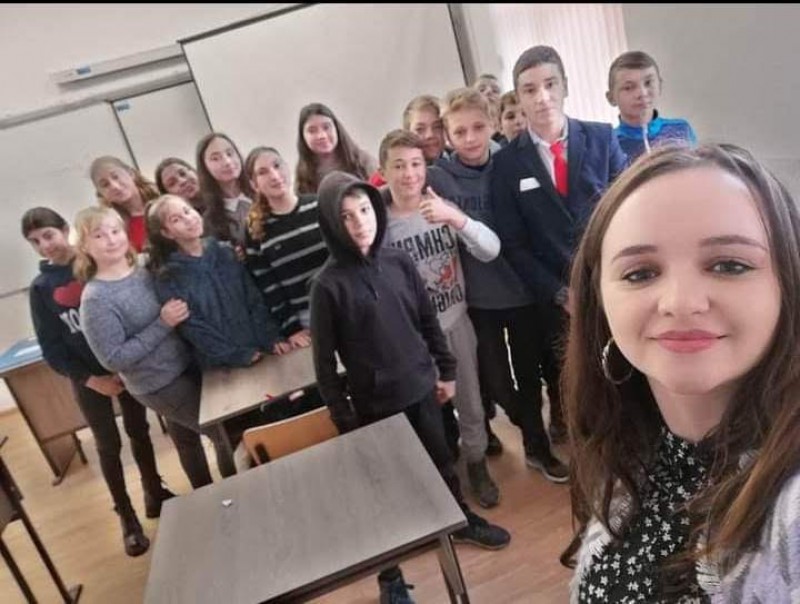 Mesajul unei eleve din județul Botoșani despre profesoara de franceză: „Doamna profesoară nu a plecat niciodată de la oră până nu au înțeles toți elevii lecția”