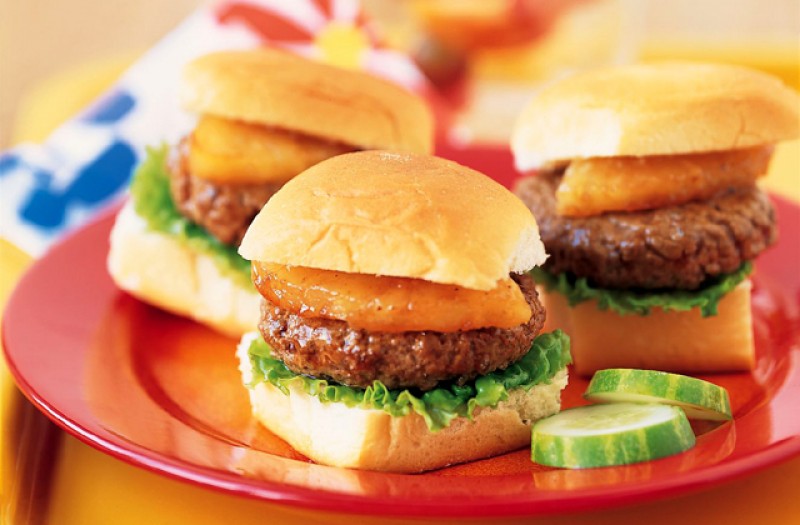 Mini Cheeseburgers din reţeaua Carrefour, retras de la vânzare
